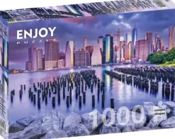 Enjoy: Cloudy Sky Over Manhattan, New York (1000)