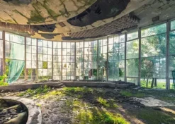 Schmidt: Aurélien Villette - Old Café in Abkhazia (1000)